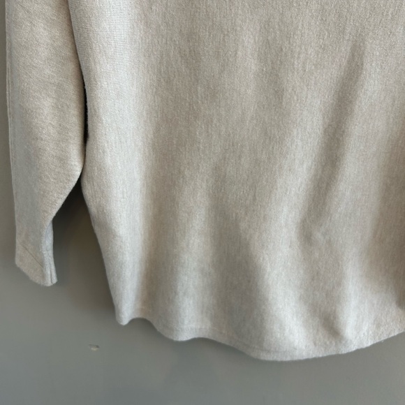 Aaeda light beige felted tulip embroidered batwing sweater size XS - Picture 13 of 15